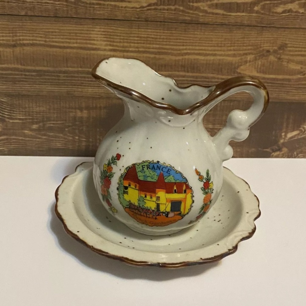 Busch Gardens Creamer With Saucer